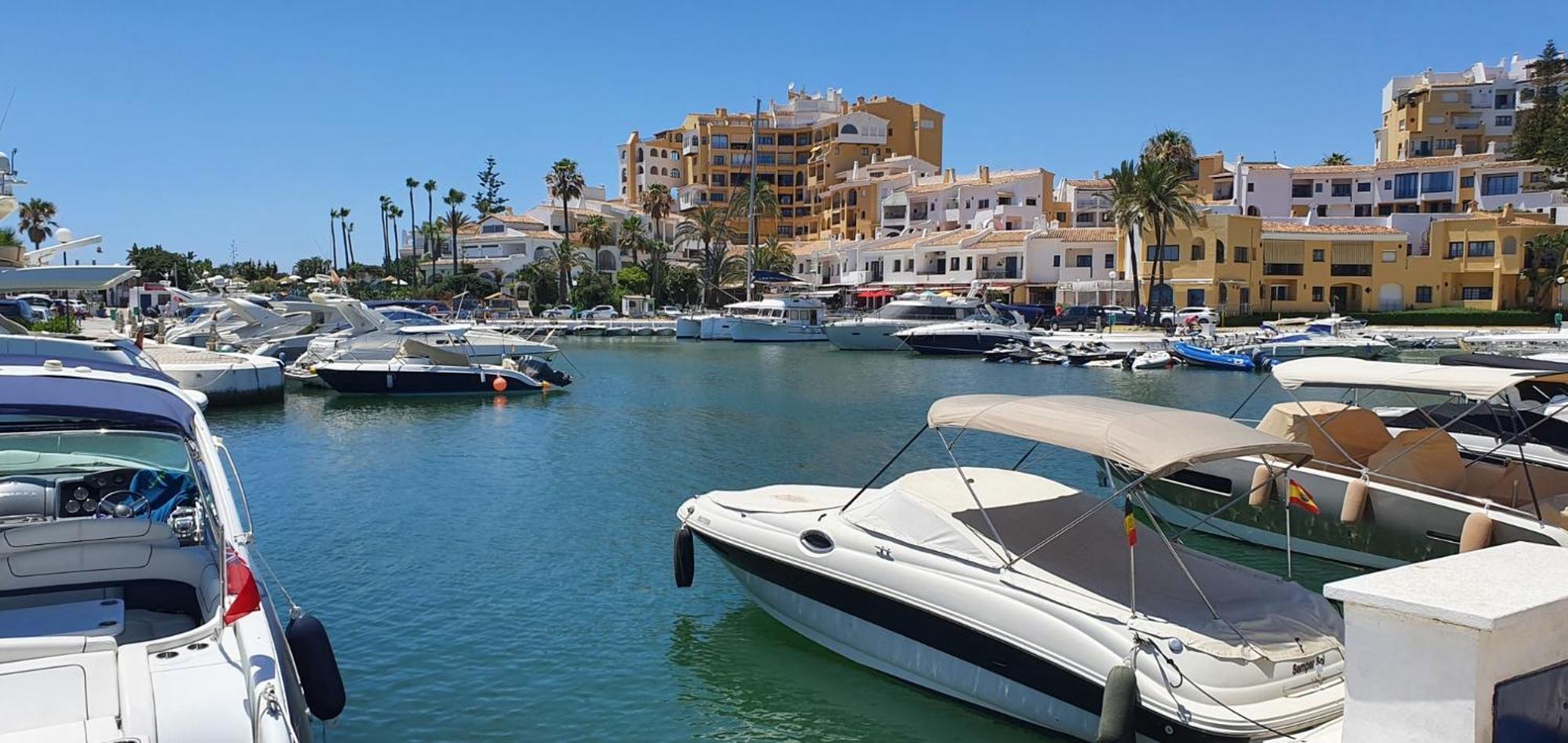 H49 Cabopino Appartement Marbella